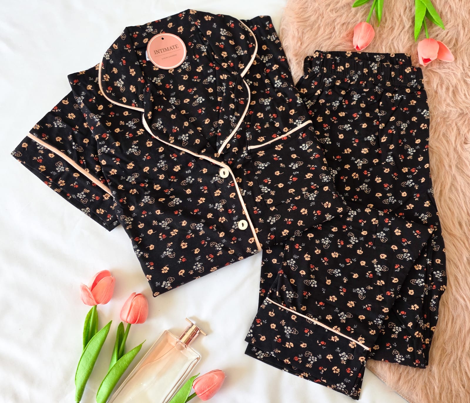 IMG-20260424-WA0026 Pyjama Chemise Coton Viscose Demi Manches Noir Imprimé Fleurs – Image 1