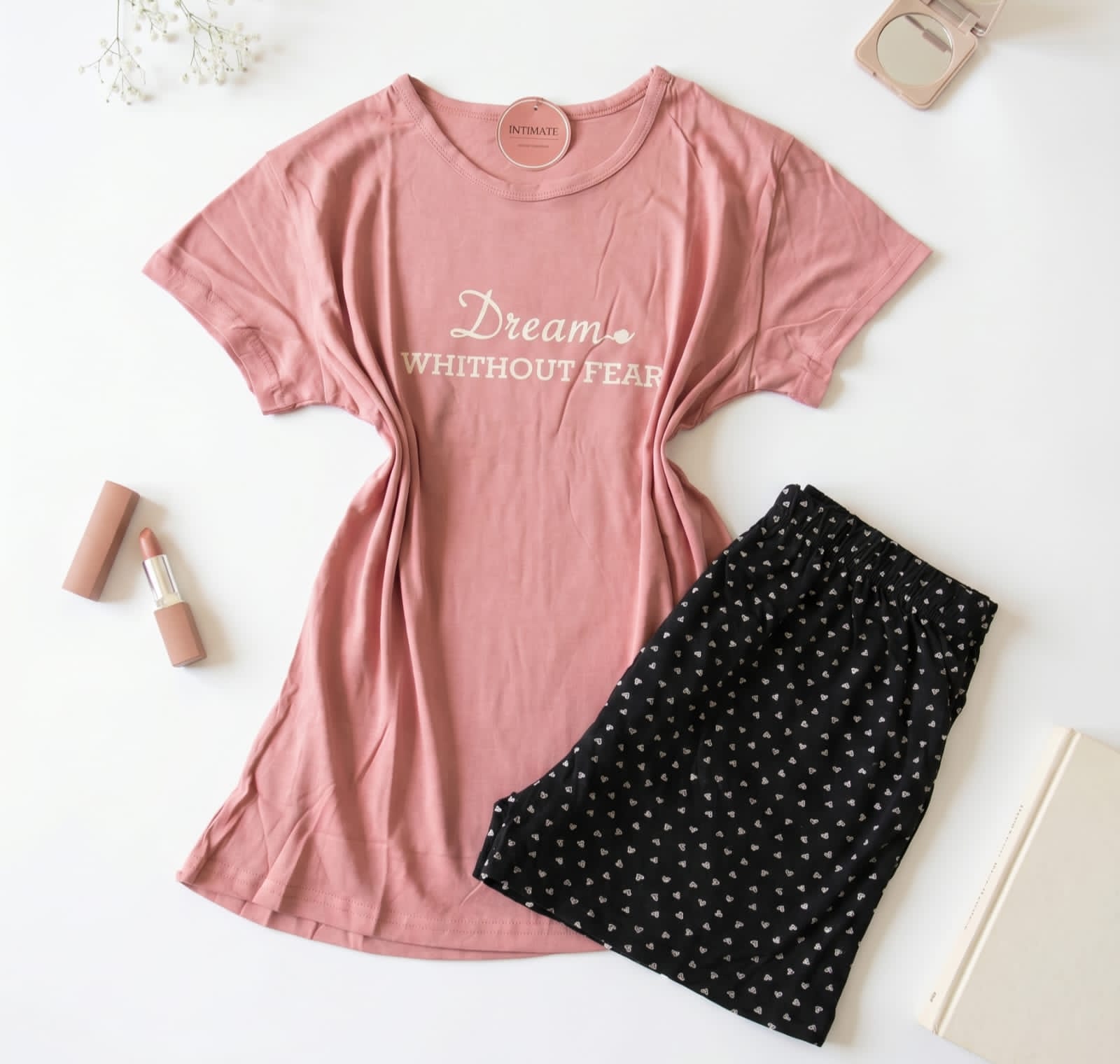 IMG-20260516-WA0004 Pyjama Short Demi Manches Coton Rose Noir Pointillé Cœurs – Image 1