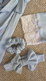 Ensemble Sortie Clinique 3 Pièces bleu ciel en Coton Interlock + 2 Accessoires – Image 3